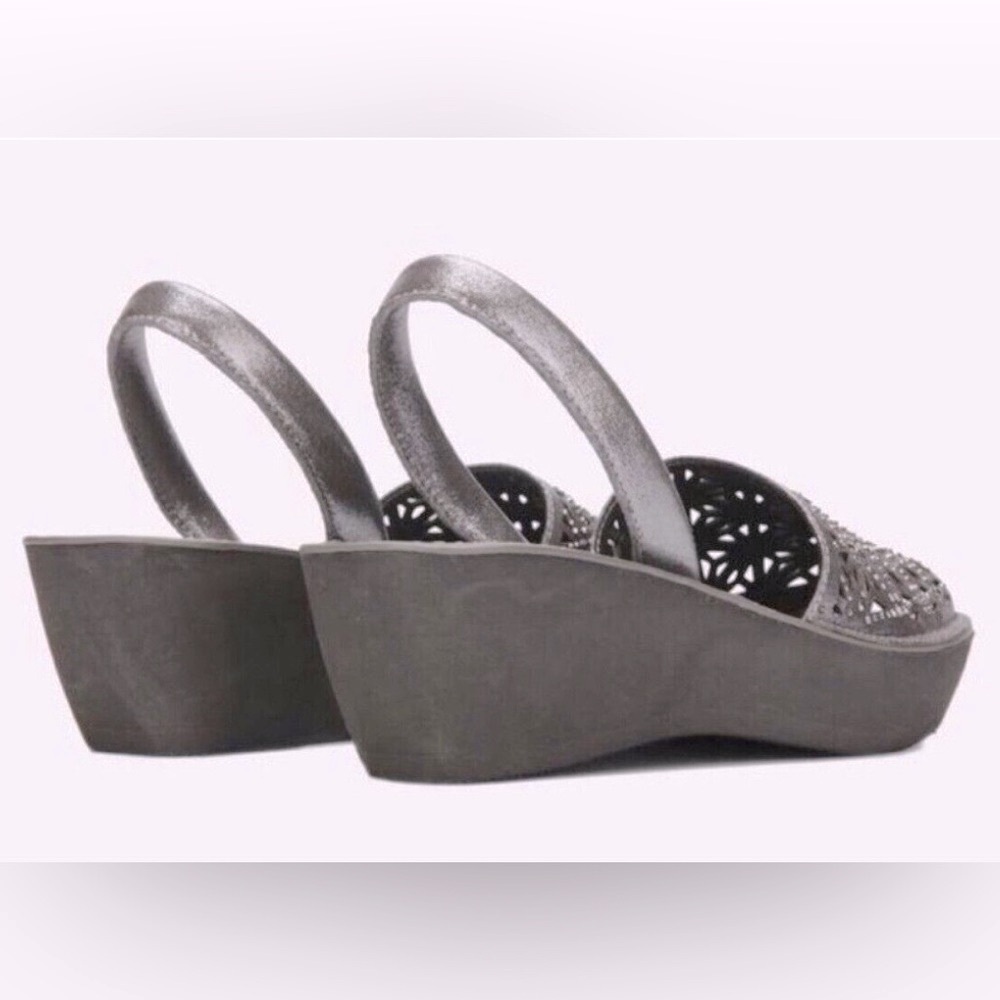 Kenneth Cole Reaction
Women's Shine Far Slingback